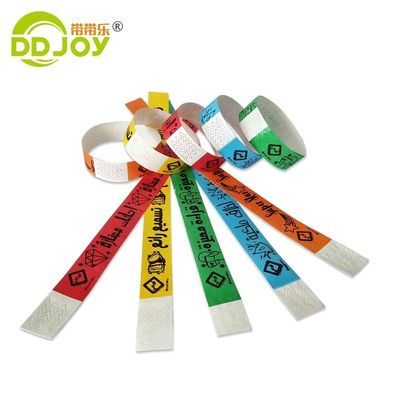 Pulseira de admissão de eventos auto-aderente com opções de impressão e envio personalizadas