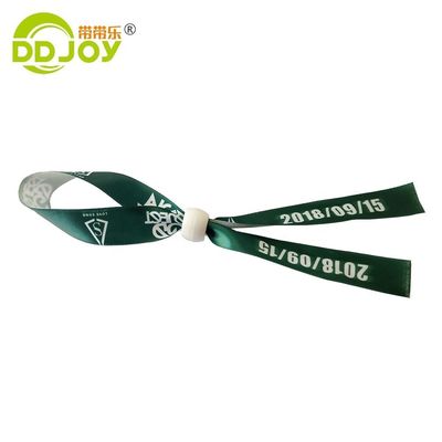 Pulseiras RFID impressas sob medida em tecido de cetim laranja para marcação e acesso a eventos