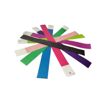 Vendas a granel Pulseira Tyvek personalizada com acabamento de barniz e etiqueta Impressão de papel personalizada
