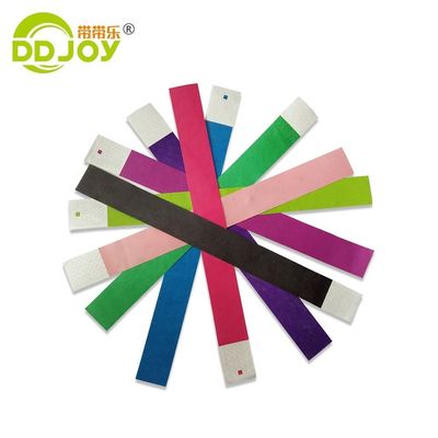 1 polegada de pulseiras de papel Tyvek vermelho Design personalizado para eventos 250 * 25mm / 250 * 19mm